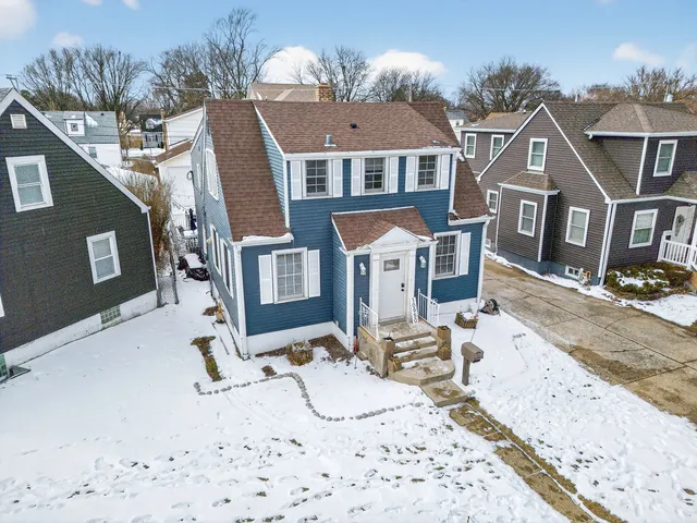 $415,000 | 10950 South Homan Avenue, Chicago, IL 60655