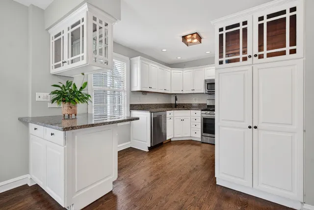 $415,000 | 10950 South Homan Avenue, Chicago, IL 60655