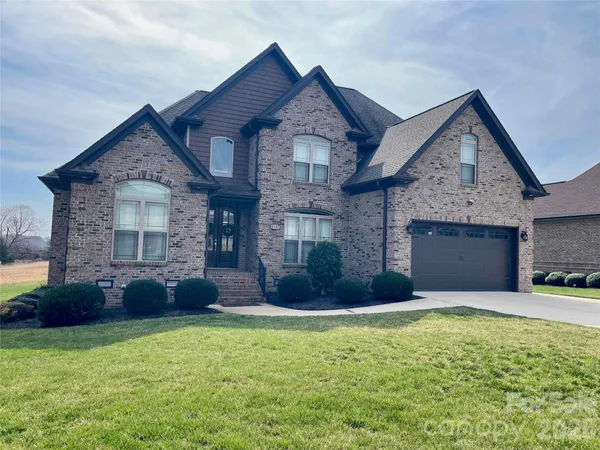 $630,000 | 5147 Meadow Park Lane, Hickory, NC 28602