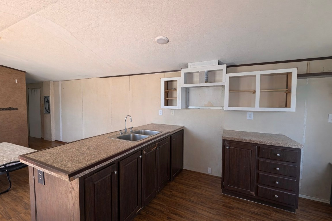 810 North Battlebell Road Highlands, TX 77562 - Photo 3 of 9