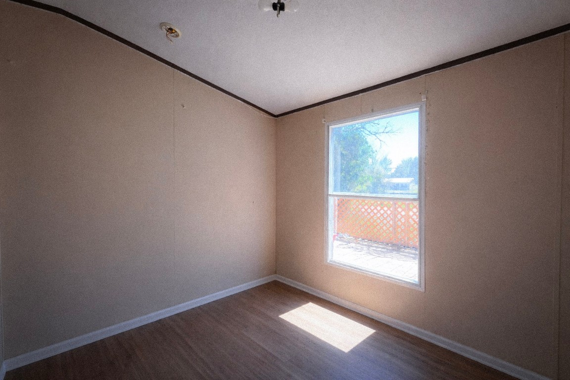 810 North Battlebell Road Highlands, TX 77562 - Photo 6 of 9