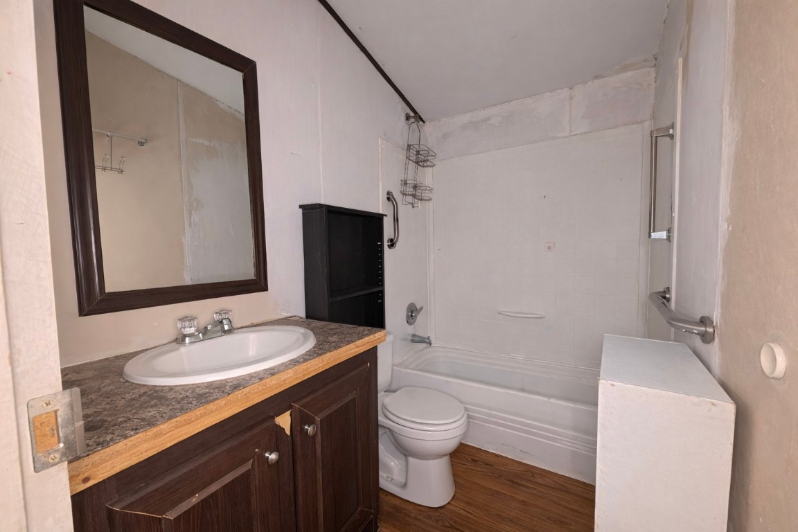 810 North Battlebell Road Highlands, TX 77562 - Photo 7 of 9