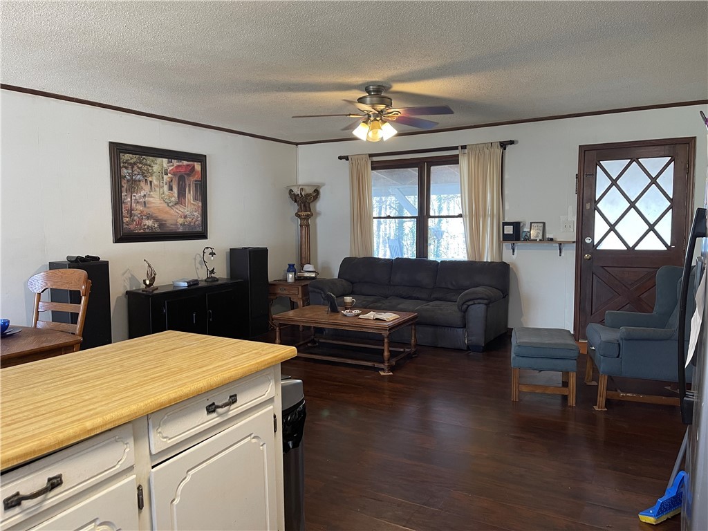13011 Janda Road Seneca, SC 29672 - Photo 6 of 38 Living Room