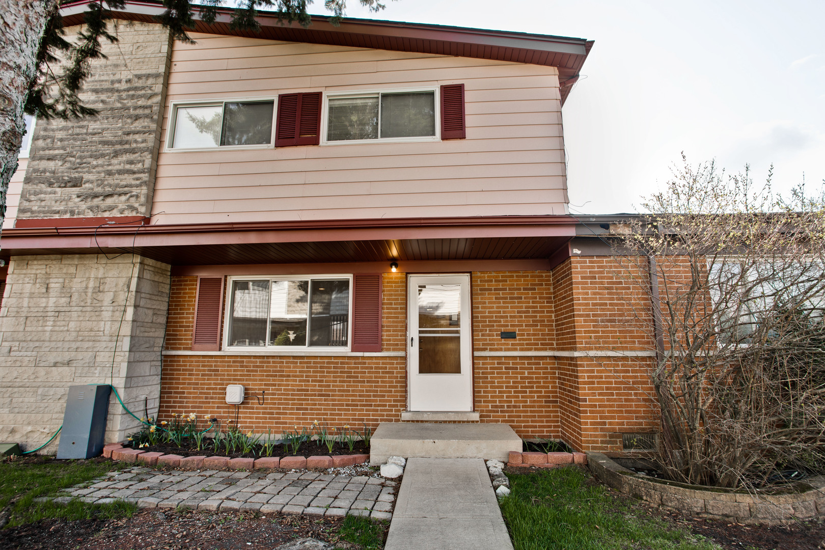 418 Glendale Road Glenview, IL 60025 - Photo 1 of 28