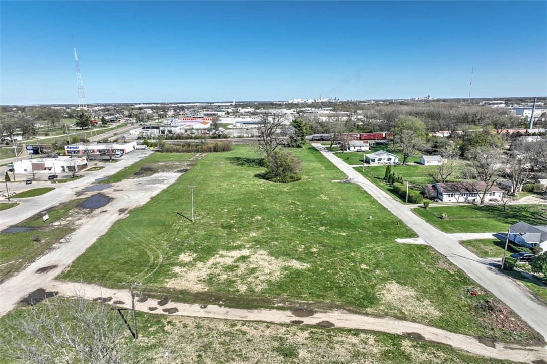 655 East Pershing Road Decatur, IL 62526 - Photo 2 of 7
