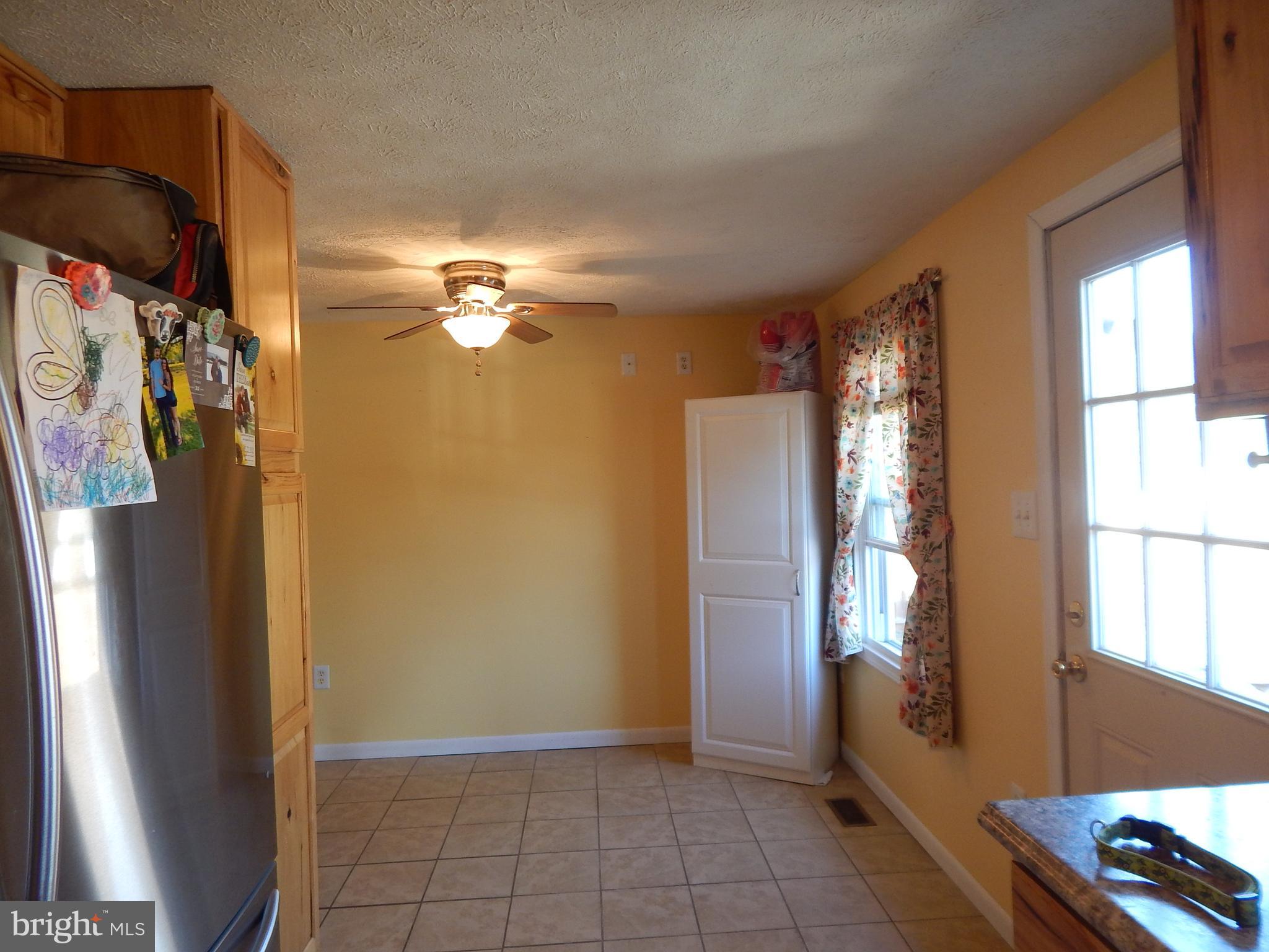6285 Valley Road Berkeley Springs, WV 25411 - Photo 7 of 30 Kitchen w/eat in dining area