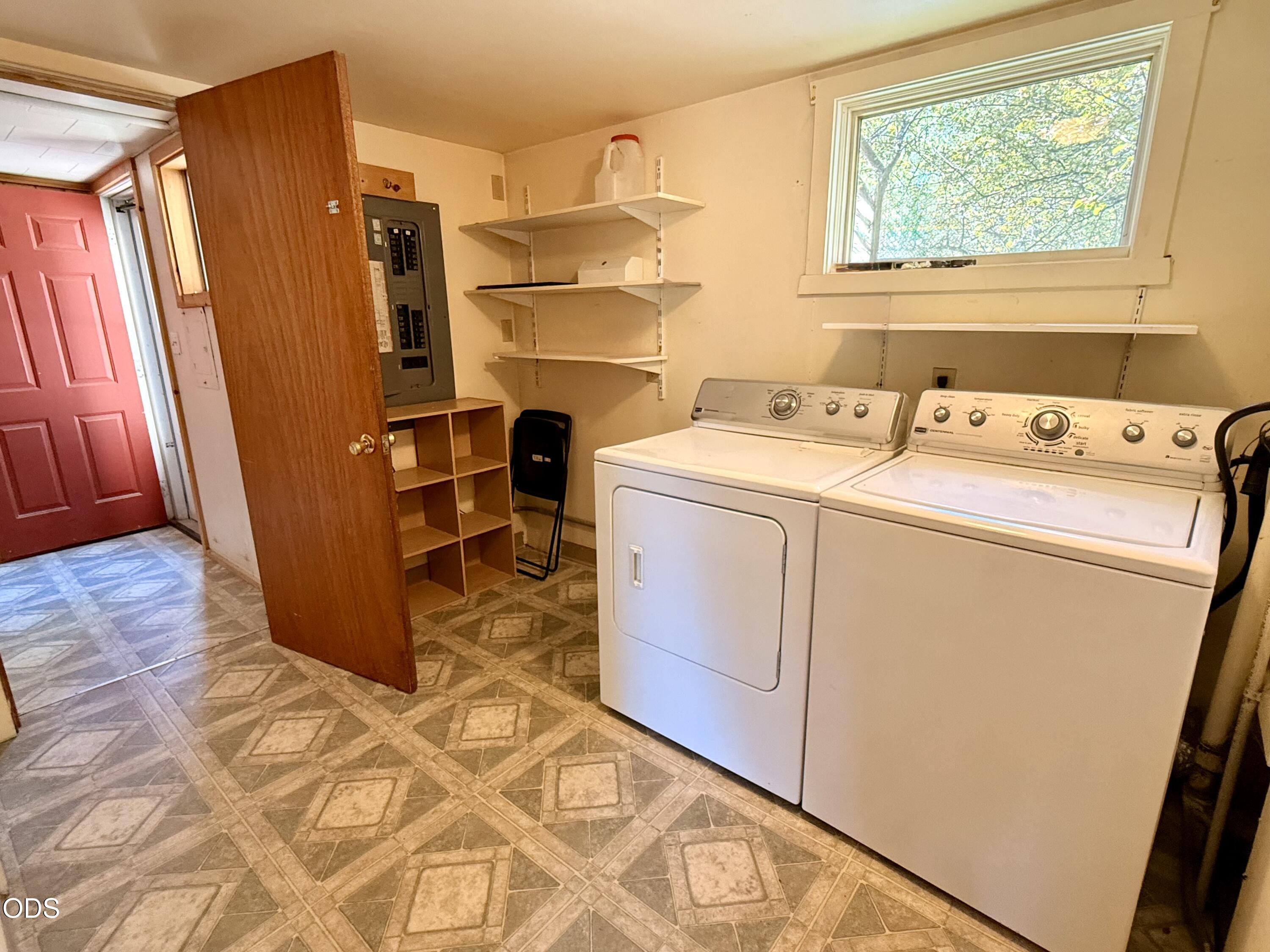 16025 Strawn Road La Pine, OR 97739 - Photo 45 of 95 a utility room with dryer and washer