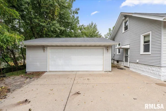 $139,900 | 2416 30th Street, Rock Island, IL 61201