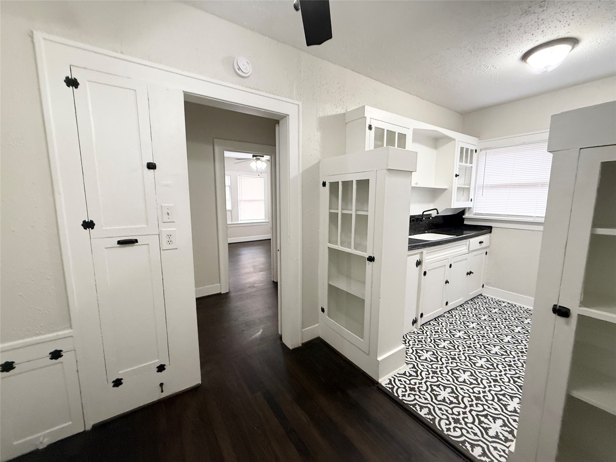 1136 Berthea Street, Unit 11 Houston, TX 77006 - Photo 9 of 14