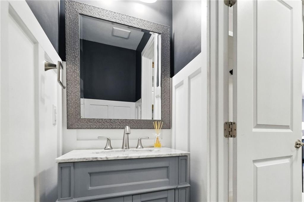 1010 Blackhawk Road Valencia, PA 16059 - Photo 22 of 50 Main Floor Half Bathroom