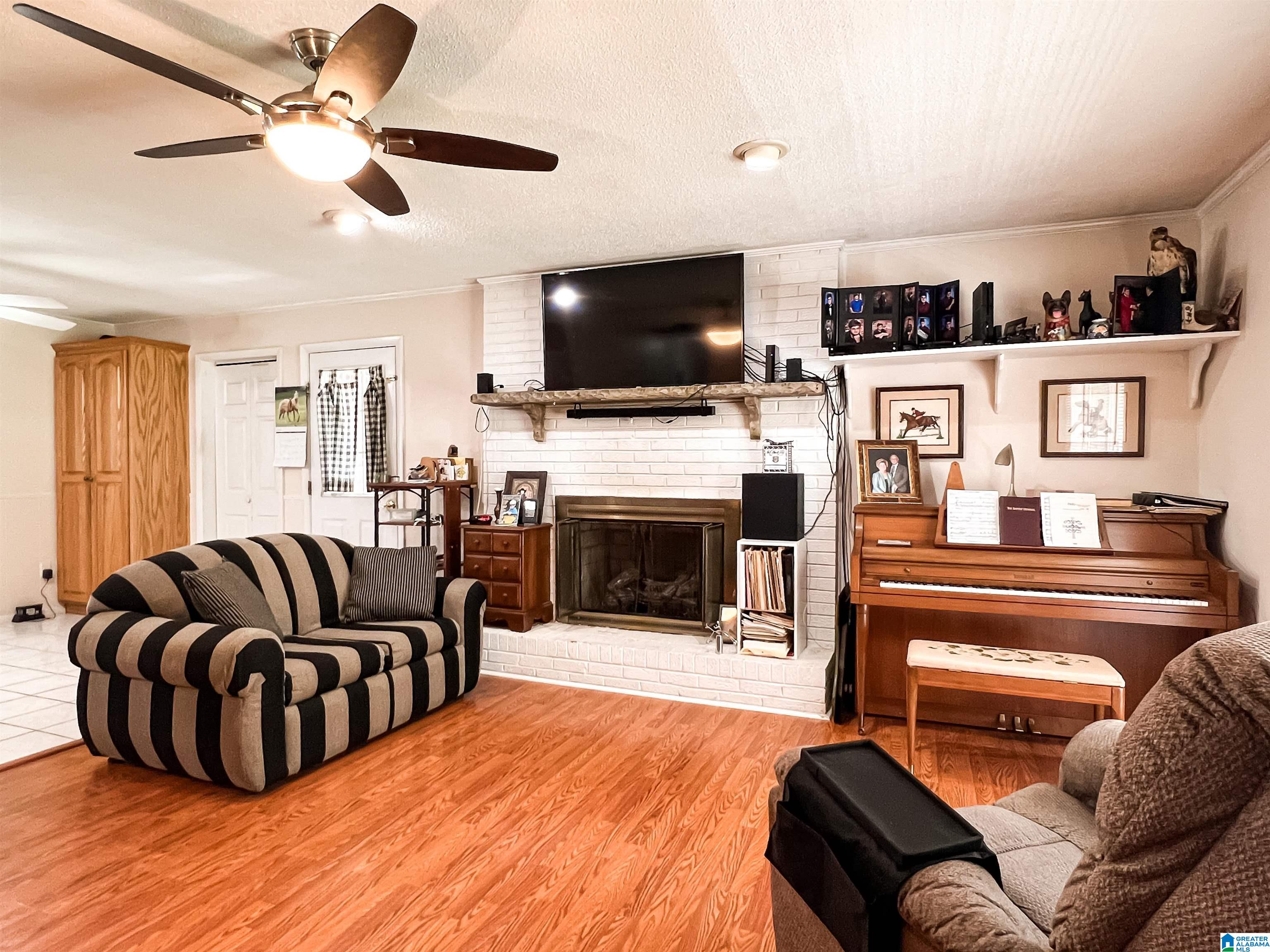 1704 Hayes Street Southwest Hartselle, AL 35640 - Photo 3 of 24