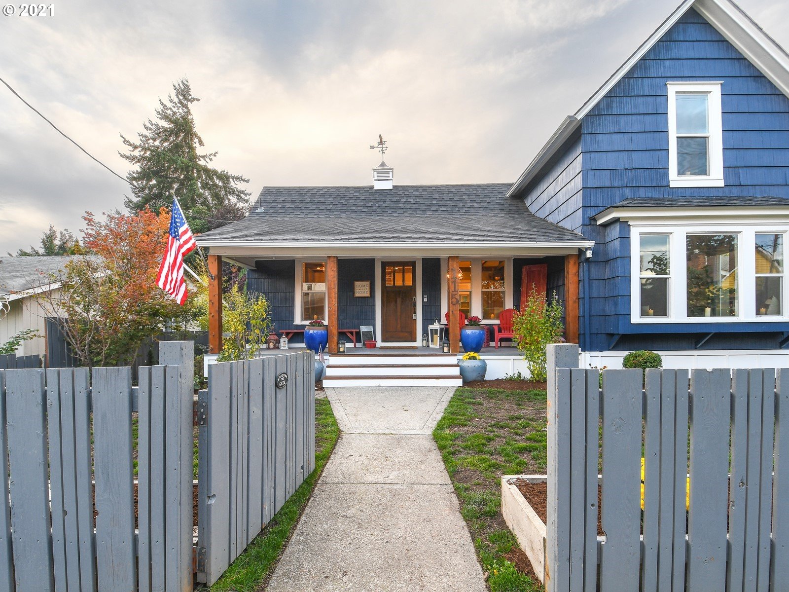 115 South 4th Avenue Ridgefield, WA 98642 - Photo 2 of 32 a view of a house with entrance gate