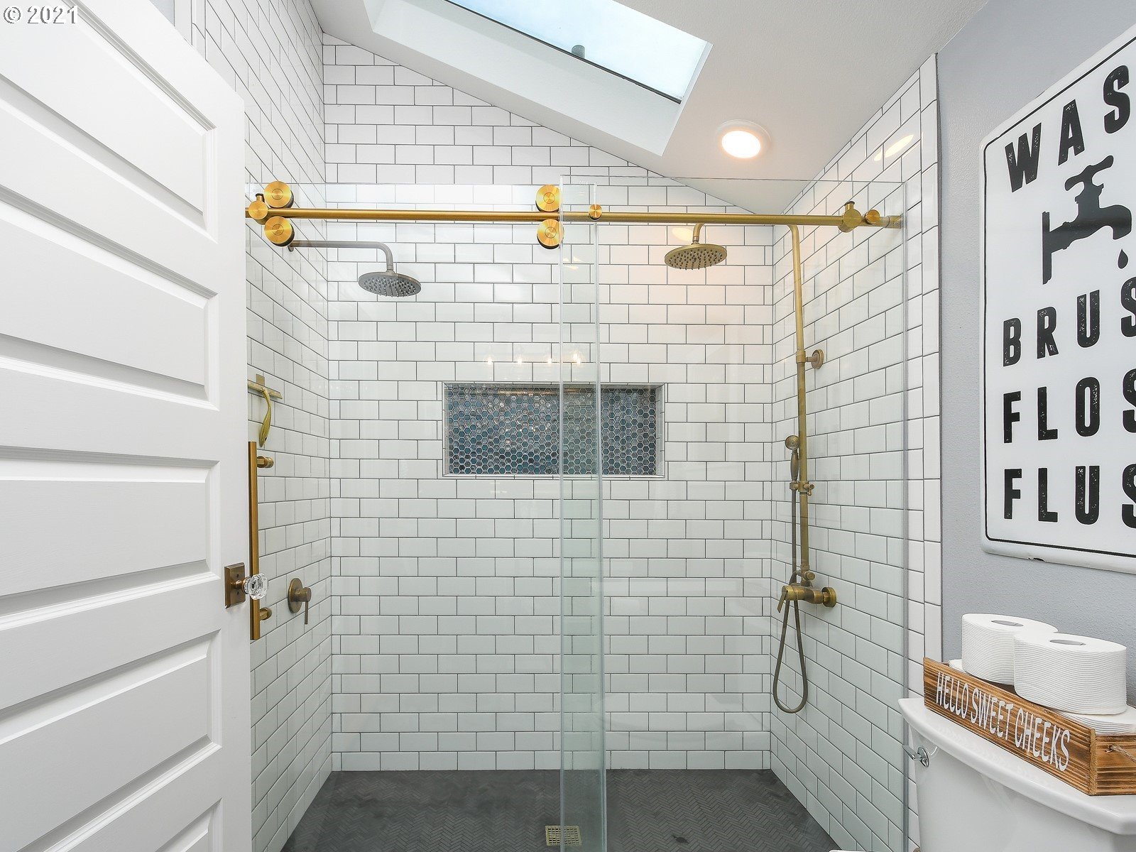 115 South 4th Avenue Ridgefield, WA 98642 - Photo 14 of 32 a bathroom with a shower
