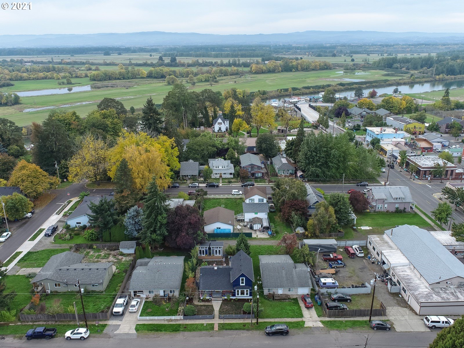 115 South 4th Avenue Ridgefield, WA 98642 - Photo 30 of 32 an aerial view of residential houses with outdoor space and river