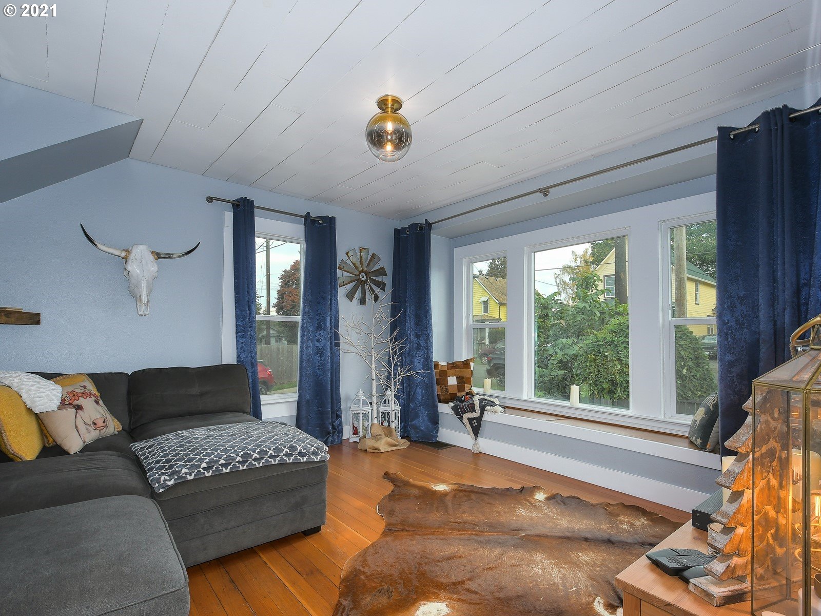 115 South 4th Avenue Ridgefield, WA 98642 - Photo 4 of 32 a living room with furniture and a large window