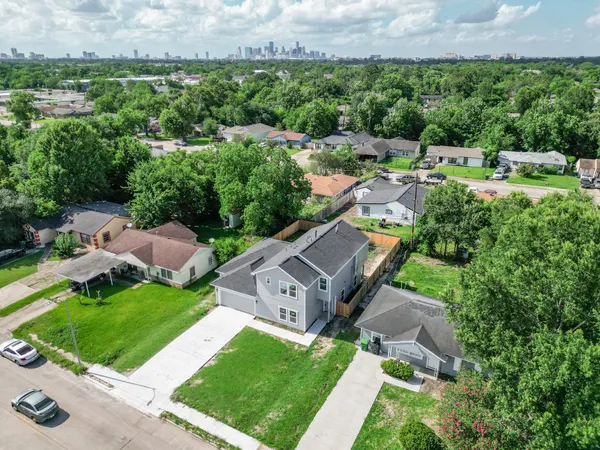 $395,000 | 5011 Yellowstone Boulevard, Houston, TX 77021