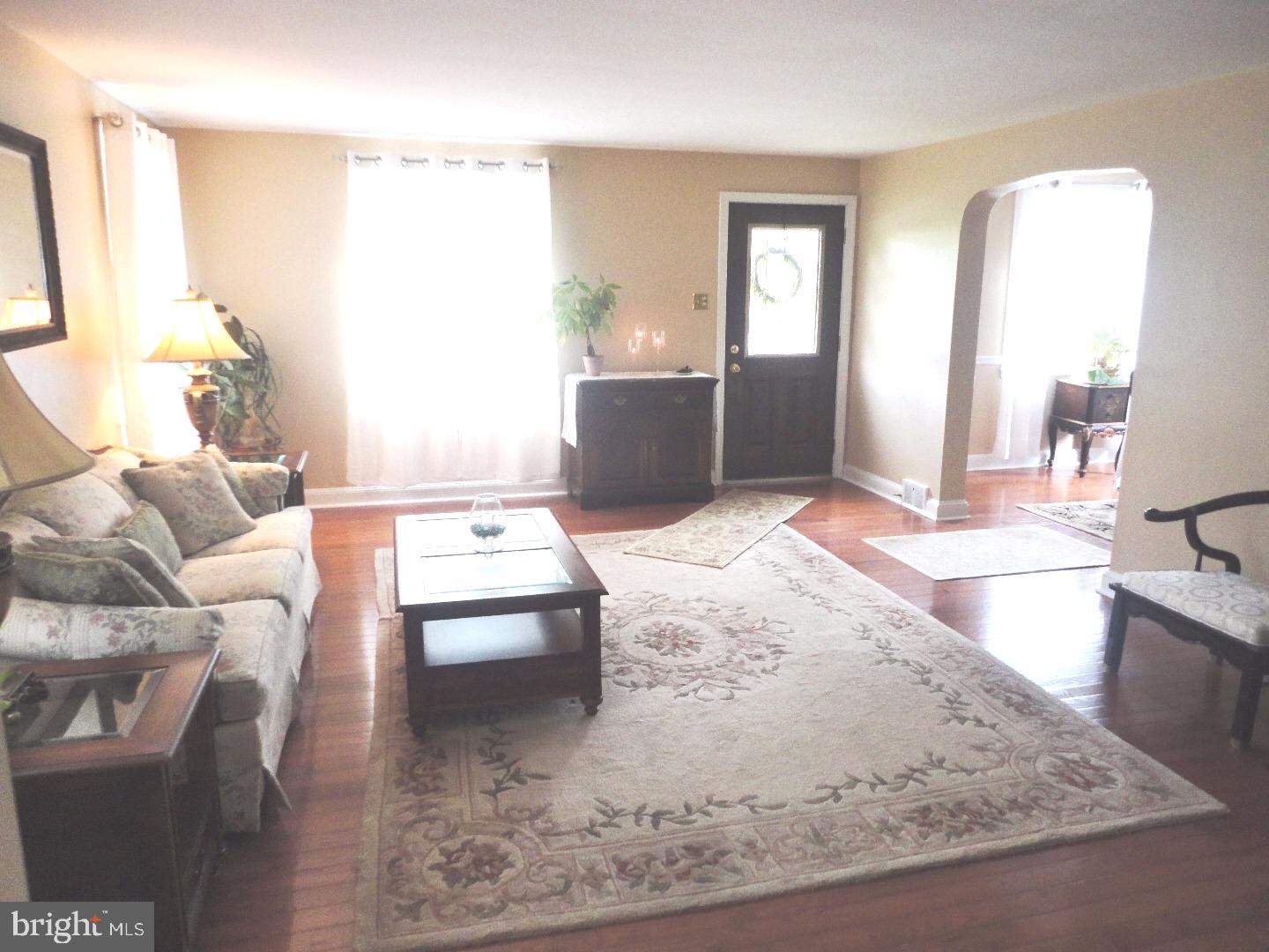 619 Prospect Road Springfield, PA 19064 - Photo 4 of 25 Living Room