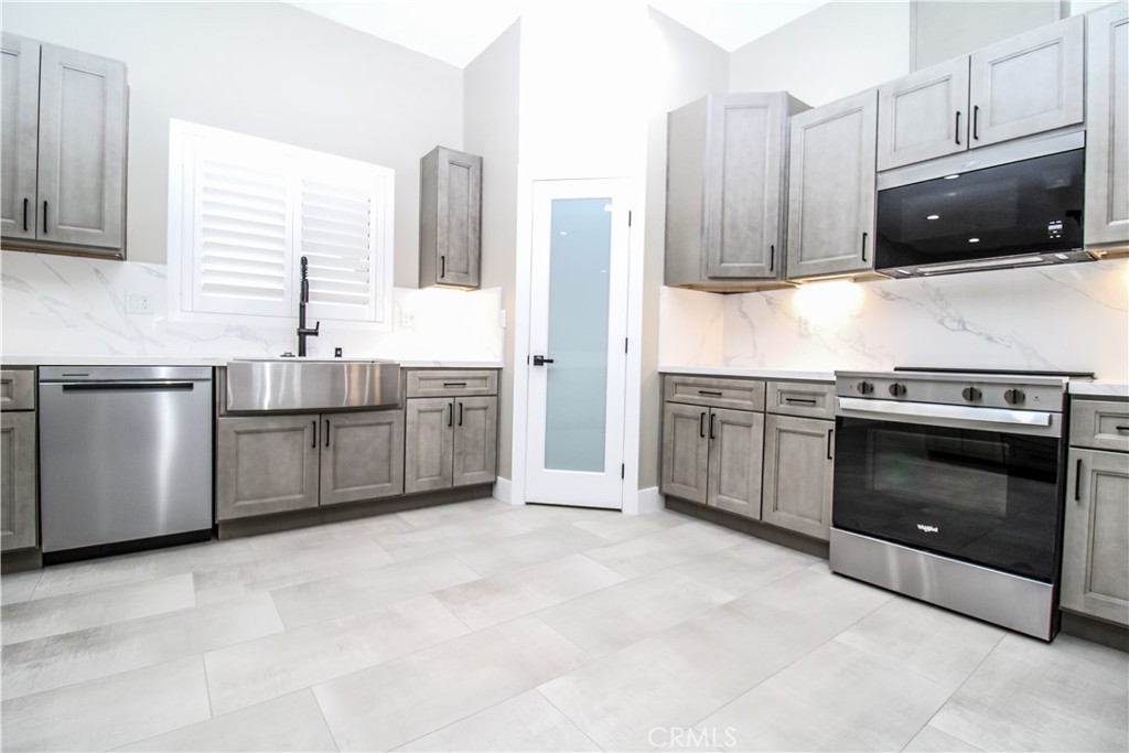 19299 Roanoke Road Apple Valley, CA 92307 - Photo 7 of 25