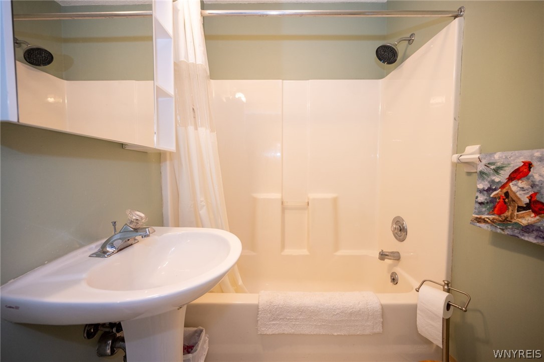 4746 Bayview Road Hamburg, NY 14075 - Photo 23 of 40