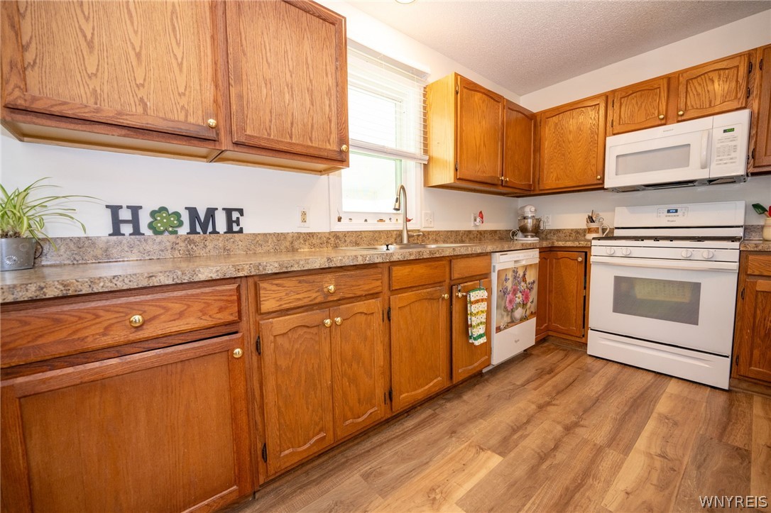 4746 Bayview Road Hamburg, NY 14075 - Photo 5 of 40