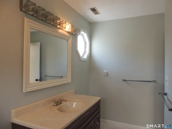 $3,500 | 124 South Montowese Street, Unit 10, Branford, CT 06405