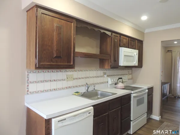 $3,500 | 124 South Montowese Street, Unit 10, Branford, CT 06405