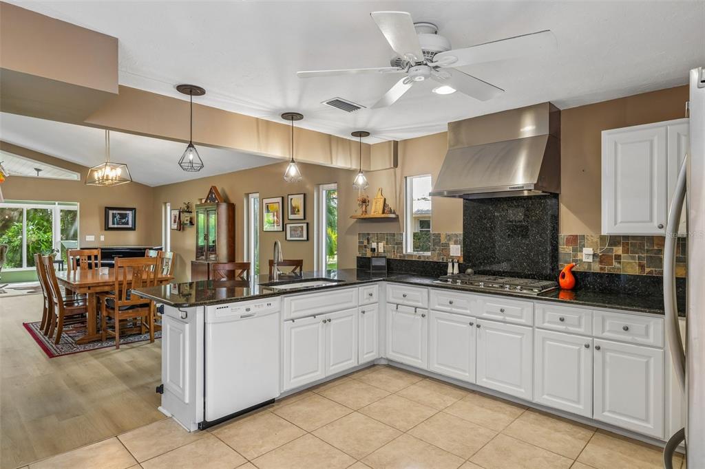 3757 Countryside Road Sarasota, FL 34233 - Photo 4 of 33