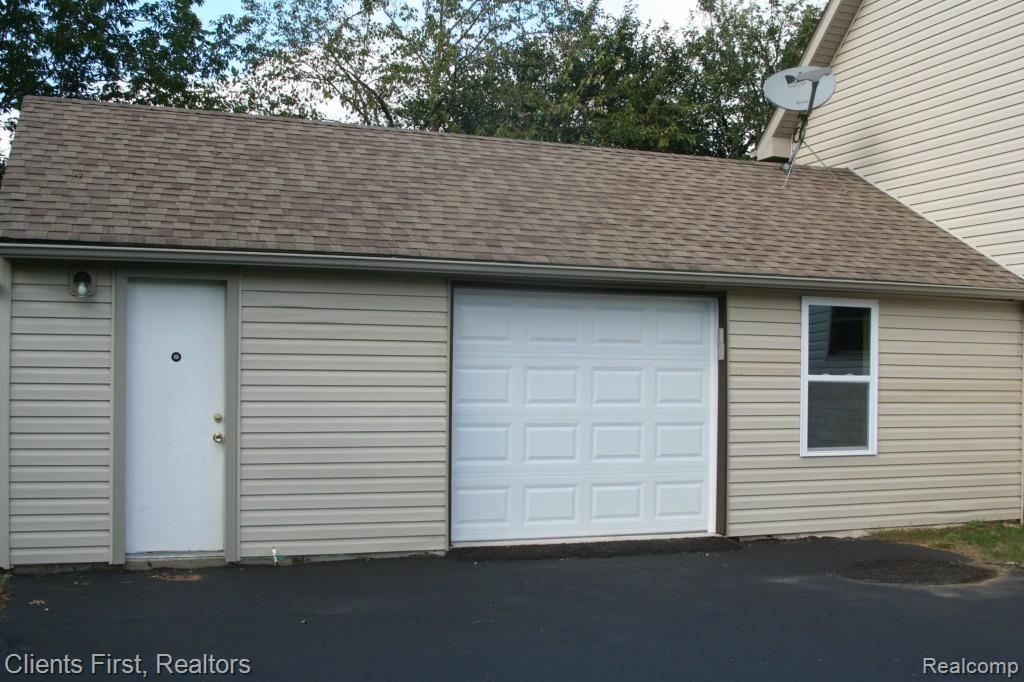 29805 Farmington Road Farmington Hills, MI 48331 - Photo 3 of 36