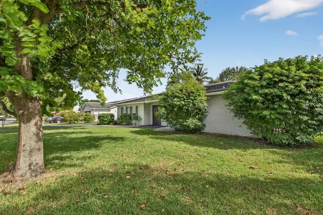 $825,000 | 2421 Northwest 114th Avenue, Coral Springs, FL 33065