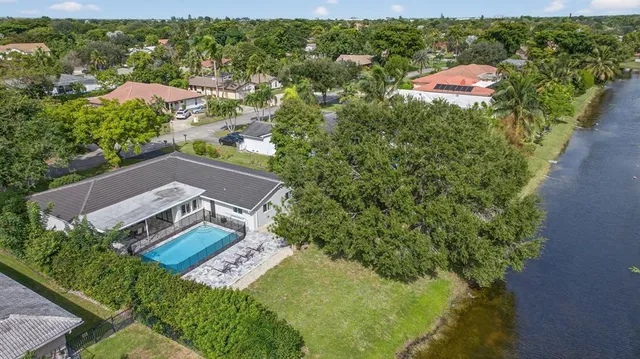 $825,000 | 2421 Northwest 114th Avenue, Coral Springs, FL 33065