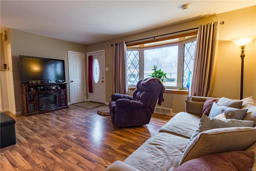 7829 Decatur Drive St. Louis, MO 63123 - Photo 7 of 17 Gallery Image 7