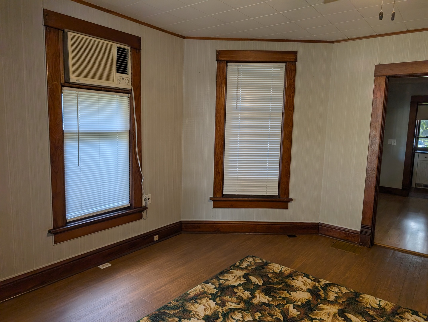 537 2nd Avenue Ottawa, IL 61350 - Photo 22 of 27 an empty room with wooden floor windows and closet
