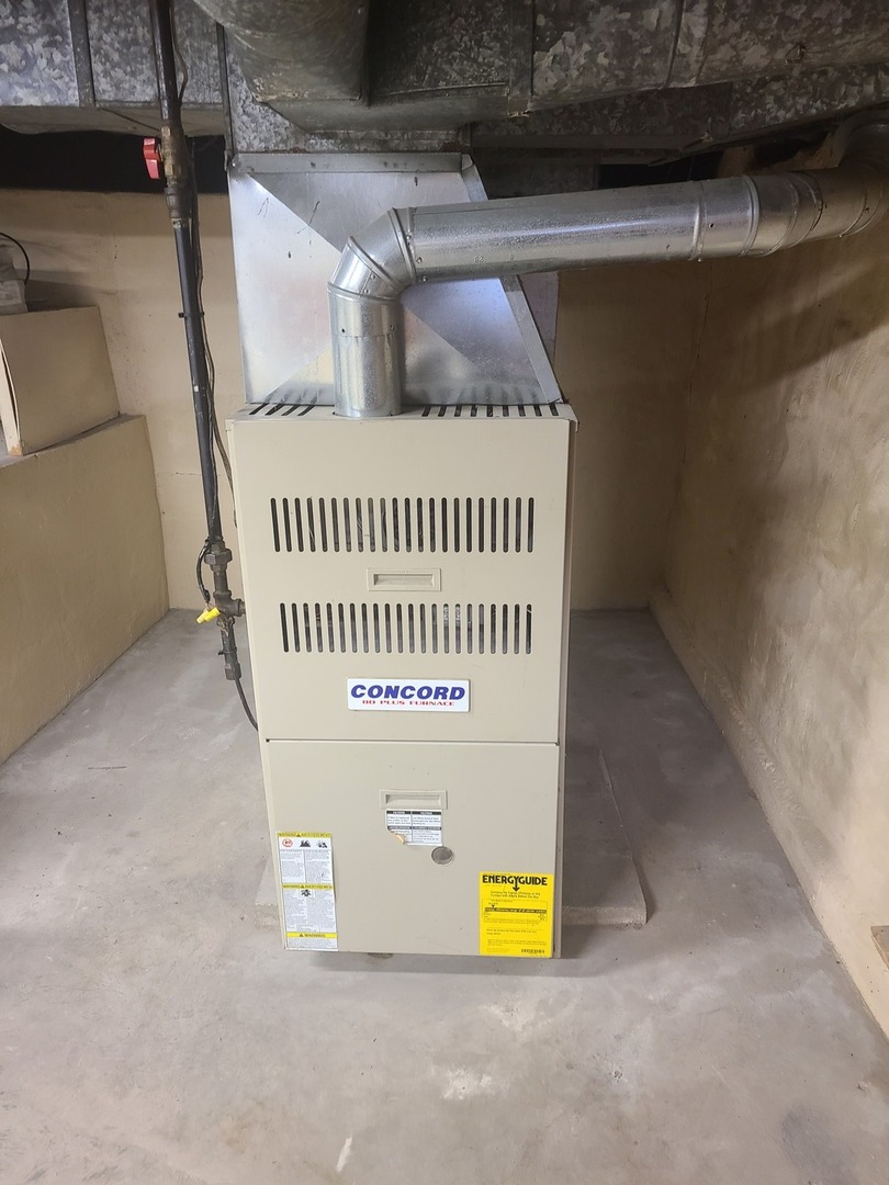 537 2nd Avenue Ottawa, IL 61350 - Photo 24 of 27 a view of an empty room with a window