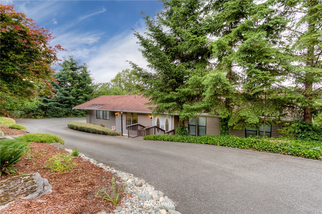 320 Maple Avenue Northwest Renton, WA 98057 - Photo 1 of 25