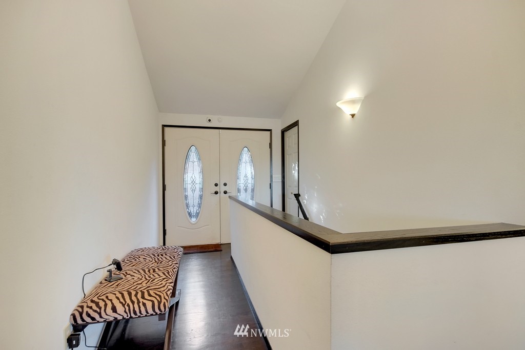 320 Maple Avenue Northwest Renton, WA 98057 - Photo 4 of 25