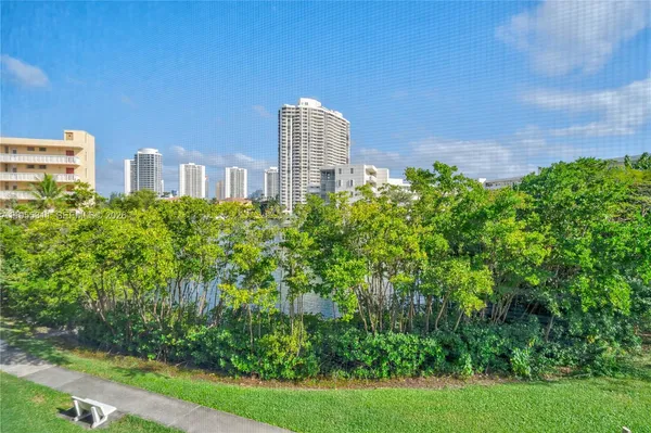 $1,500 | 2930 Point E Drive, Unit E312, Aventura, FL 33160