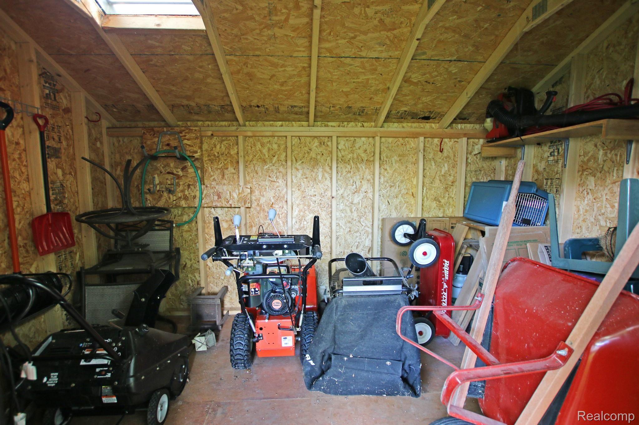 5825 Crescent Road Waterford, MI 48327 - Photo 43 of 44 43) Shed.jpg