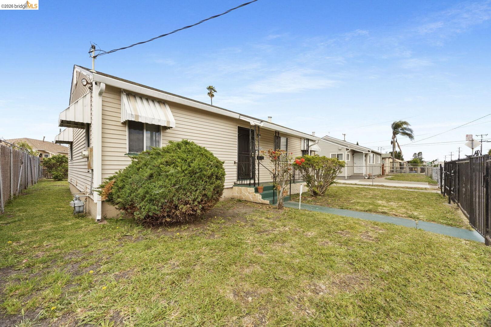 9527 Coral Road Oakland, CA 94603 - Photo 2 of 15