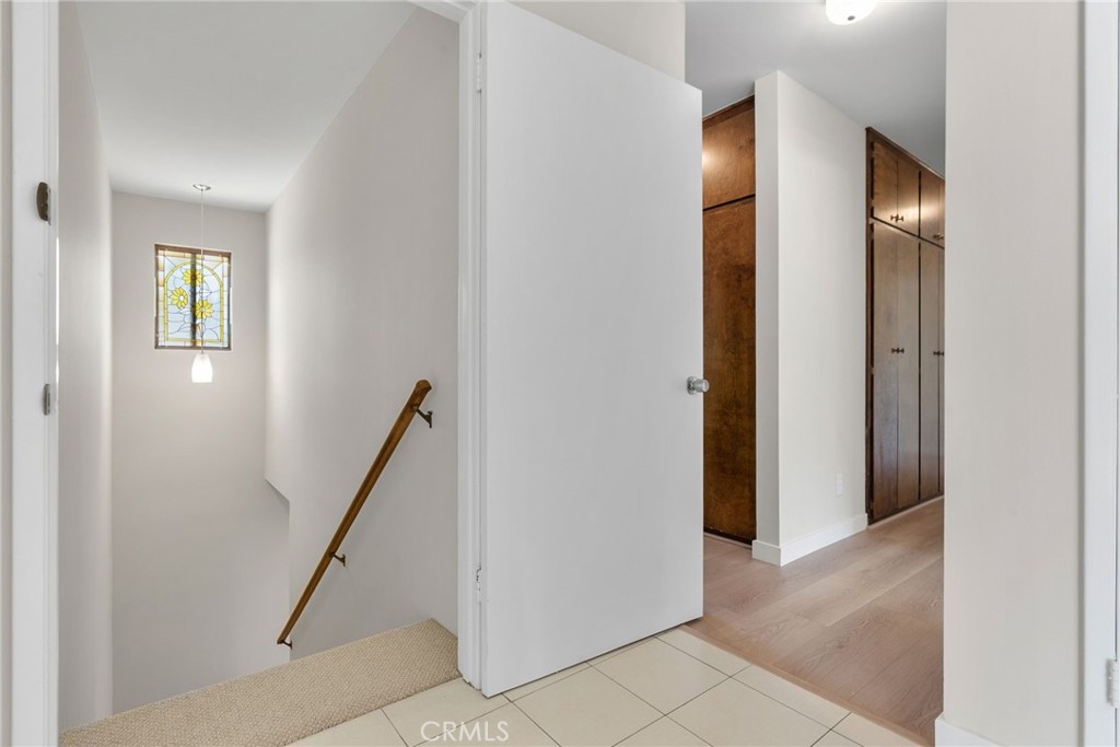 443 Woodbury Road Glendale, CA 91206 - Photo 37 of 48 Stairway to Downstairs