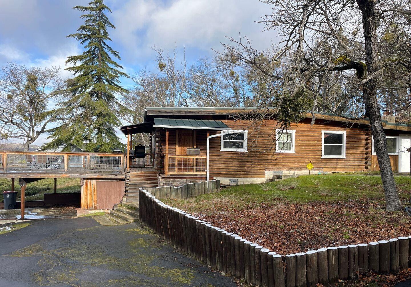 3496 North Foothill Road Medford, OR 97504 - Photo 7 of 27 2-br-15-bath-house---3496-n-foothill-roa