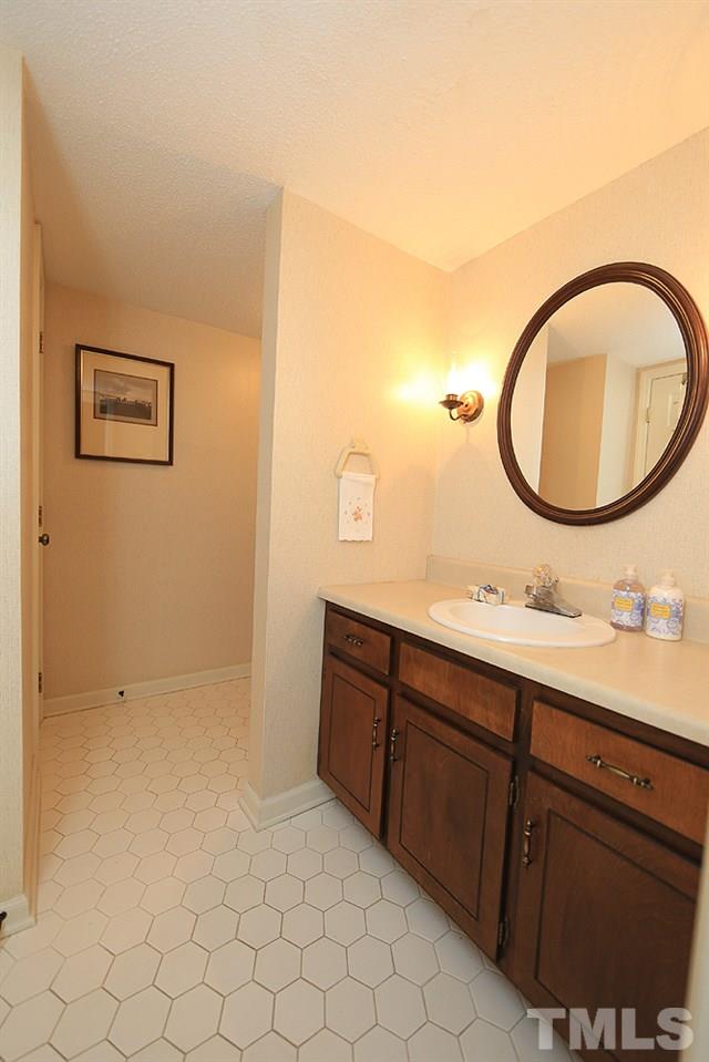 1506 Edgeside Court Raleigh, NC 27609 - Photo 11 of 23