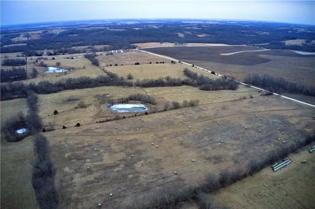 $422,100 | West Wind Road, Brunswick, MO 65236