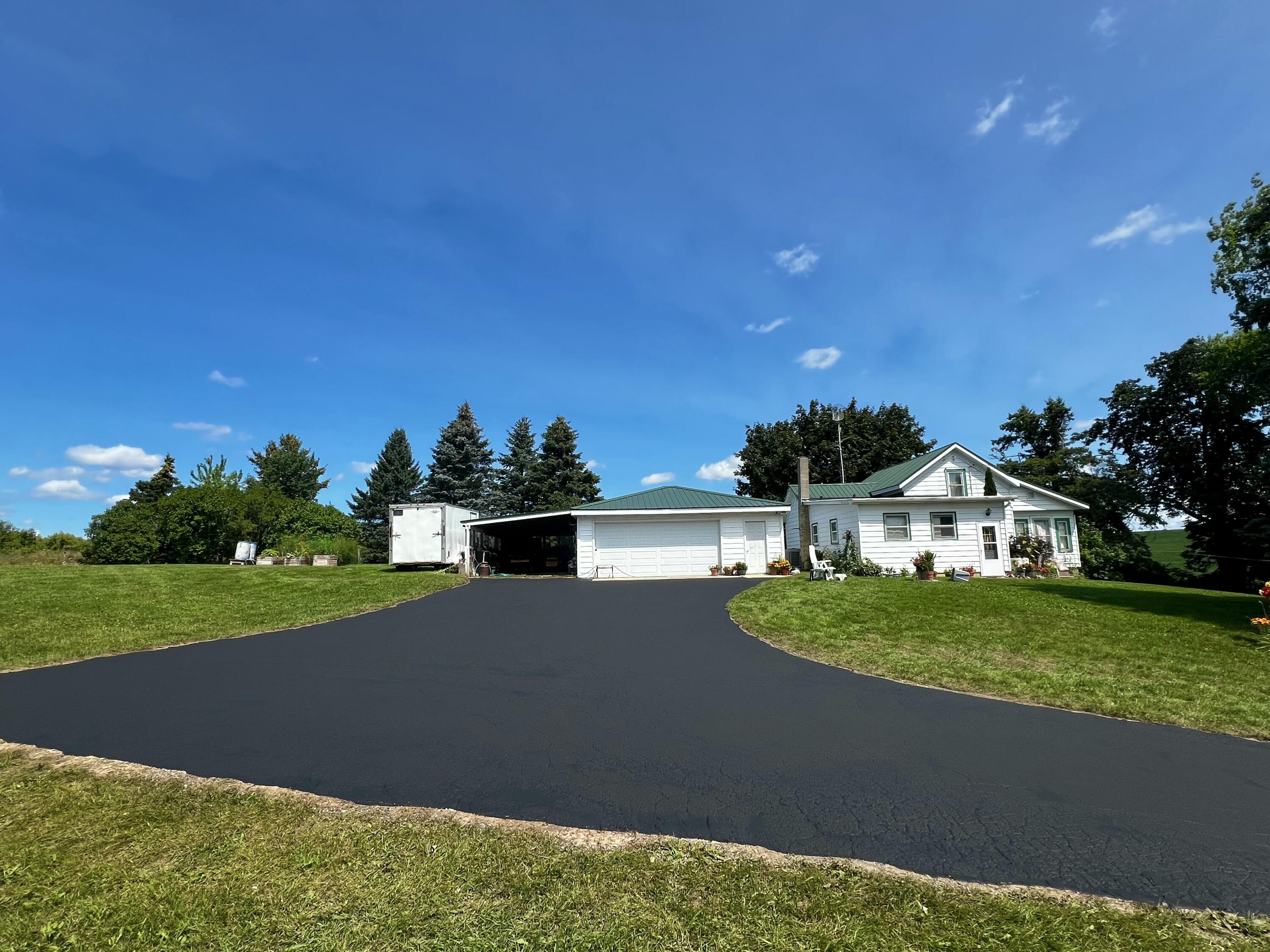 N2640 Bates Road Lyndon, WI 53011 - Photo 25 of 31 Just resealed!