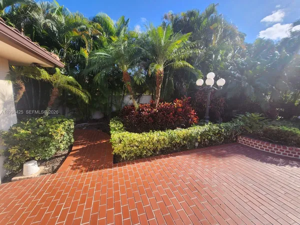 $5,400 | 2980 Southwest 111th Avenue, Miami, FL 33165