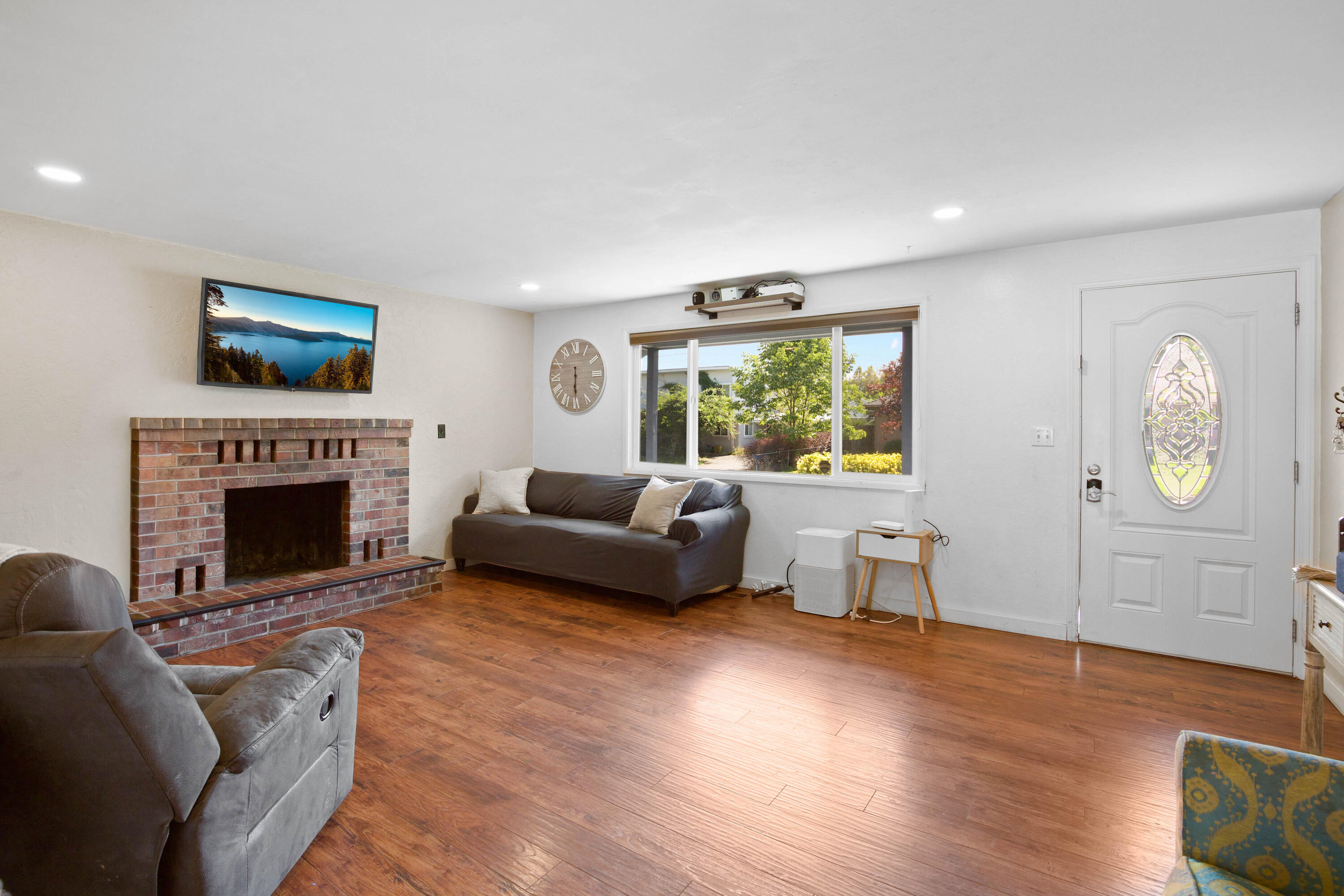 990 Janes Road Medford, OR 97501 - Photo 3 of 28 CU9A3752-Edit