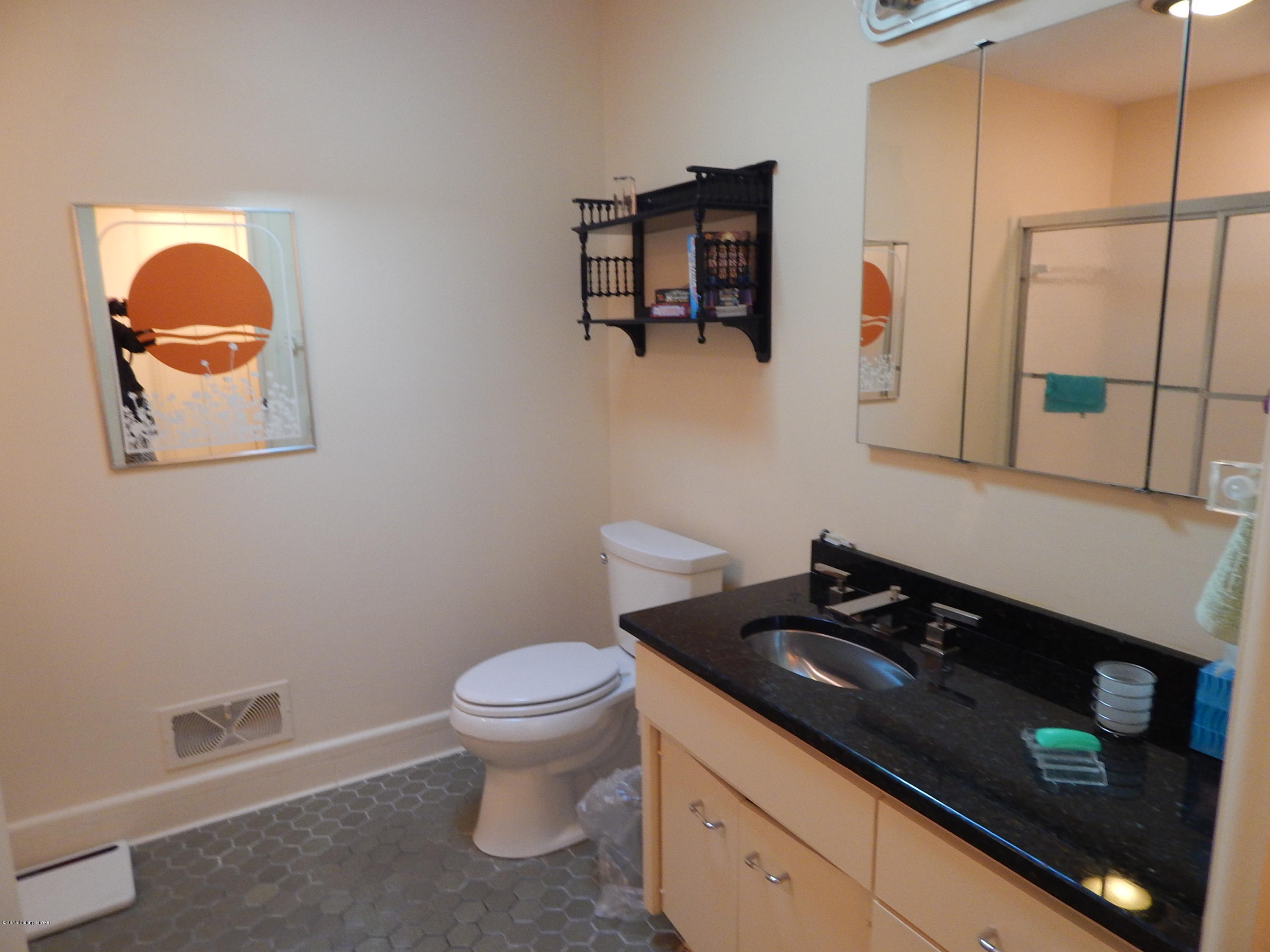 6105 Innes Trace Road Louisville, KY 40222 - Photo 13 of 18 Full bath