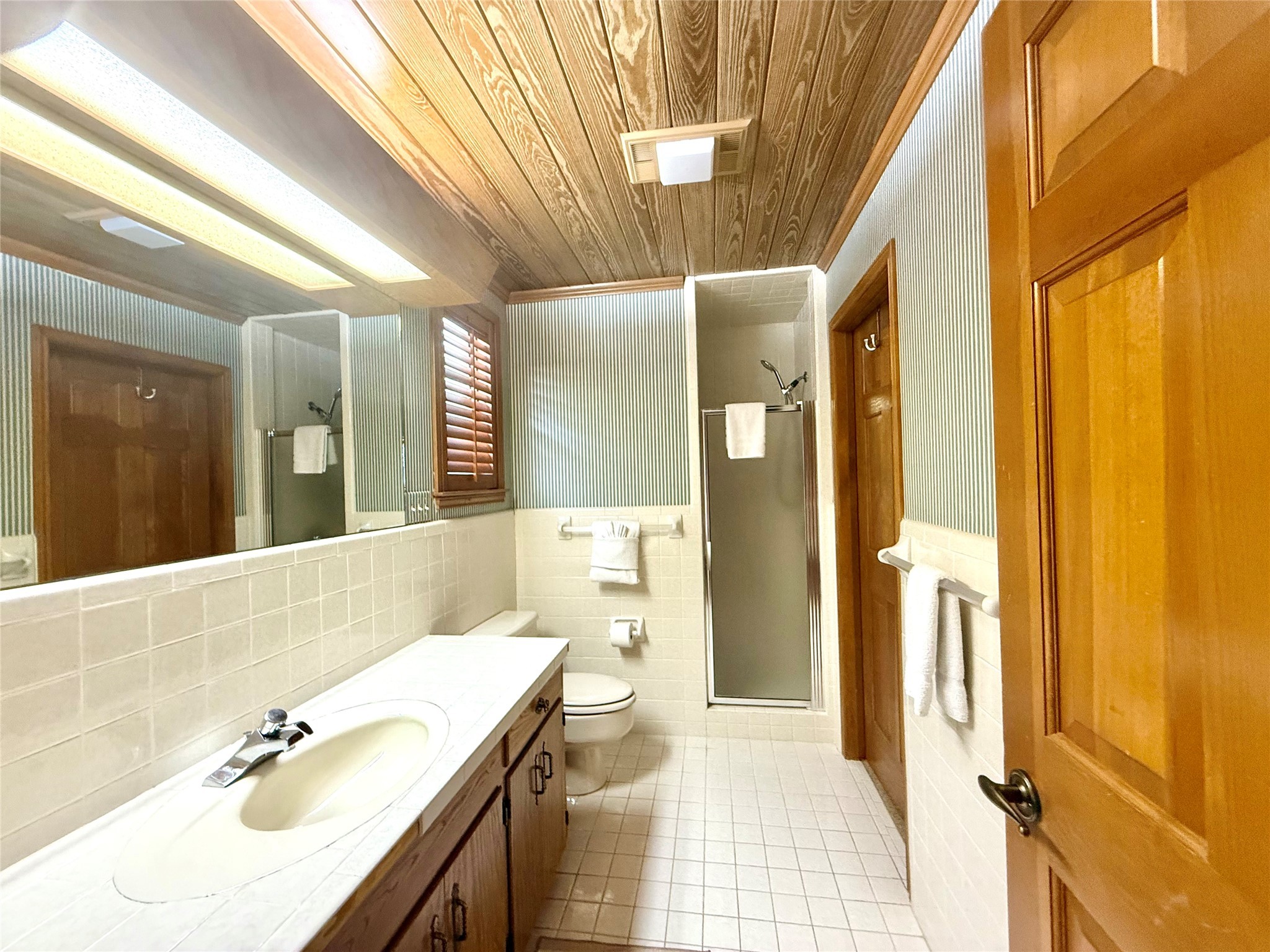 9030 River Road New Braunfels, TX 78132 - Photo 19 of 25 a bathroom with a sink vanity granite tub and shower