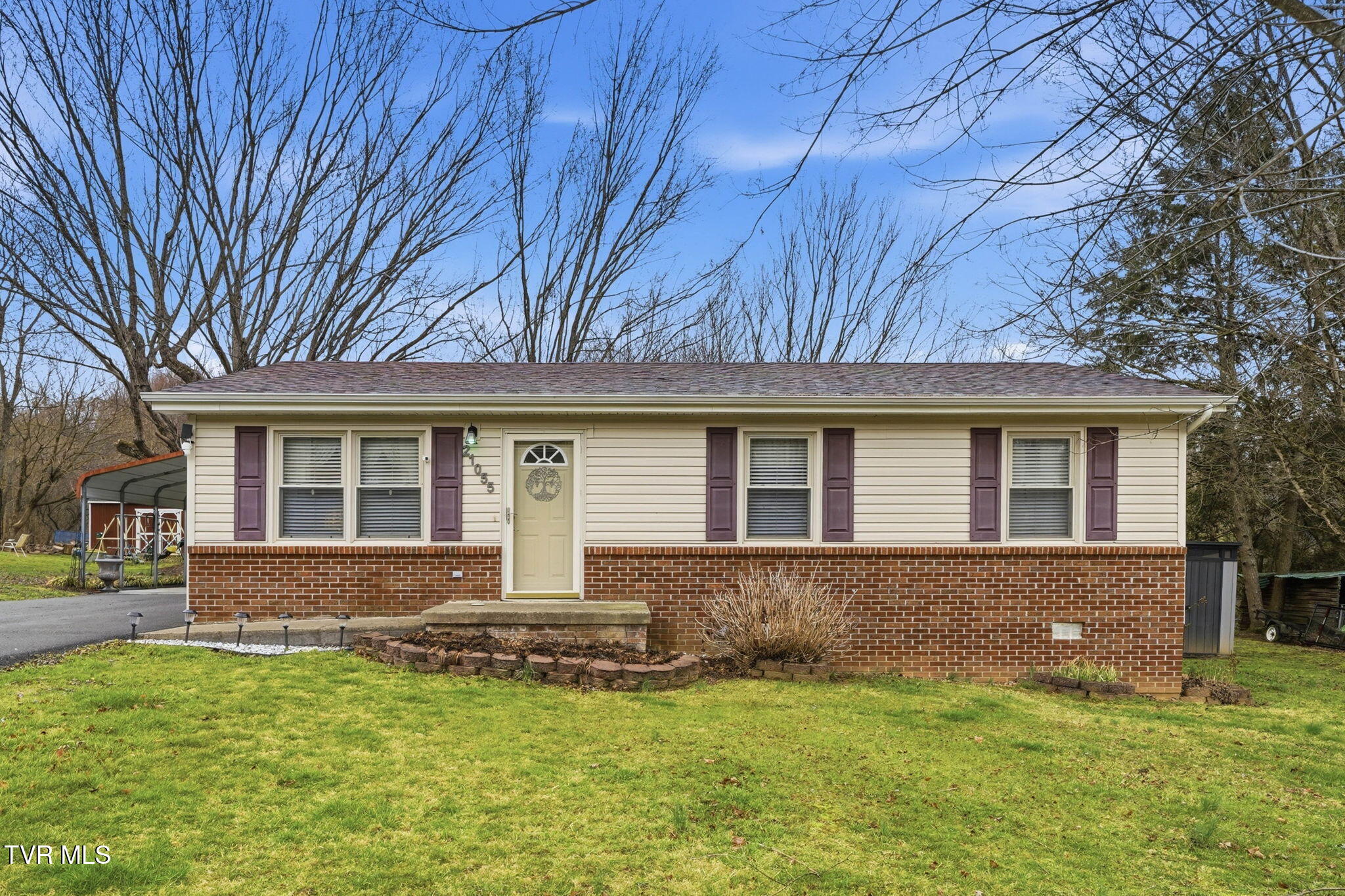 21055 Campground Road Bristol, VA 24202 - Photo 2 of 19 2-web-or-mls-21055 Campground Rd-1