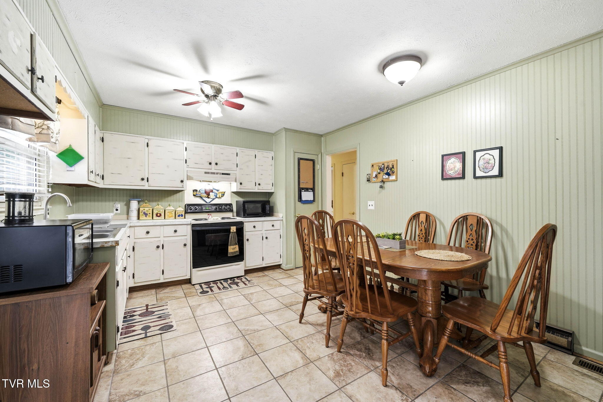 21055 Campground Road Bristol, VA 24202 - Photo 6 of 19 6-web-or-mls-21055 Campground Rd-6