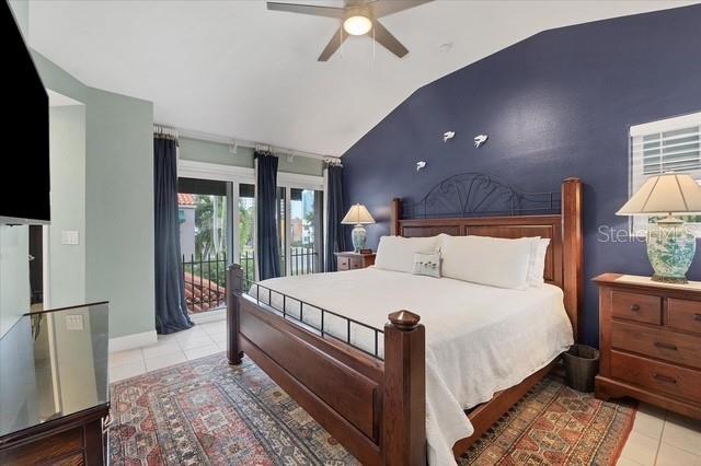 200 Cocoanut Avenue, Unit 7 Sarasota, FL 34236 - Photo 12 of 32 a bed sitting in a spacious bedroom next to a window